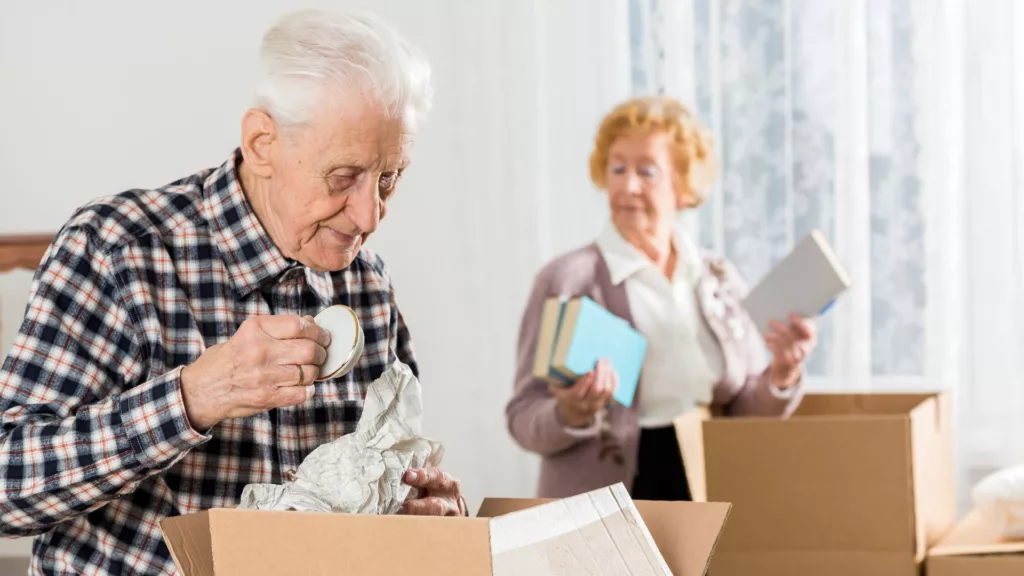 Senioren verhuizen sorteren